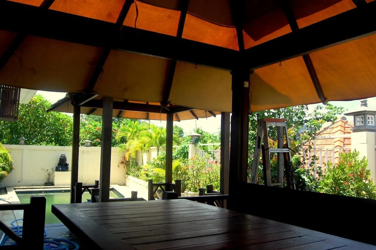 Villa Tentram Puri Gading Jimbaran  Guest house